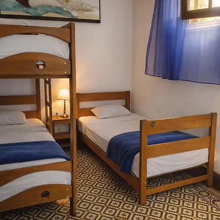 1900 Backpacker'S Hostel-2